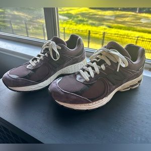 Truffle New Balance 2002r size 9.5